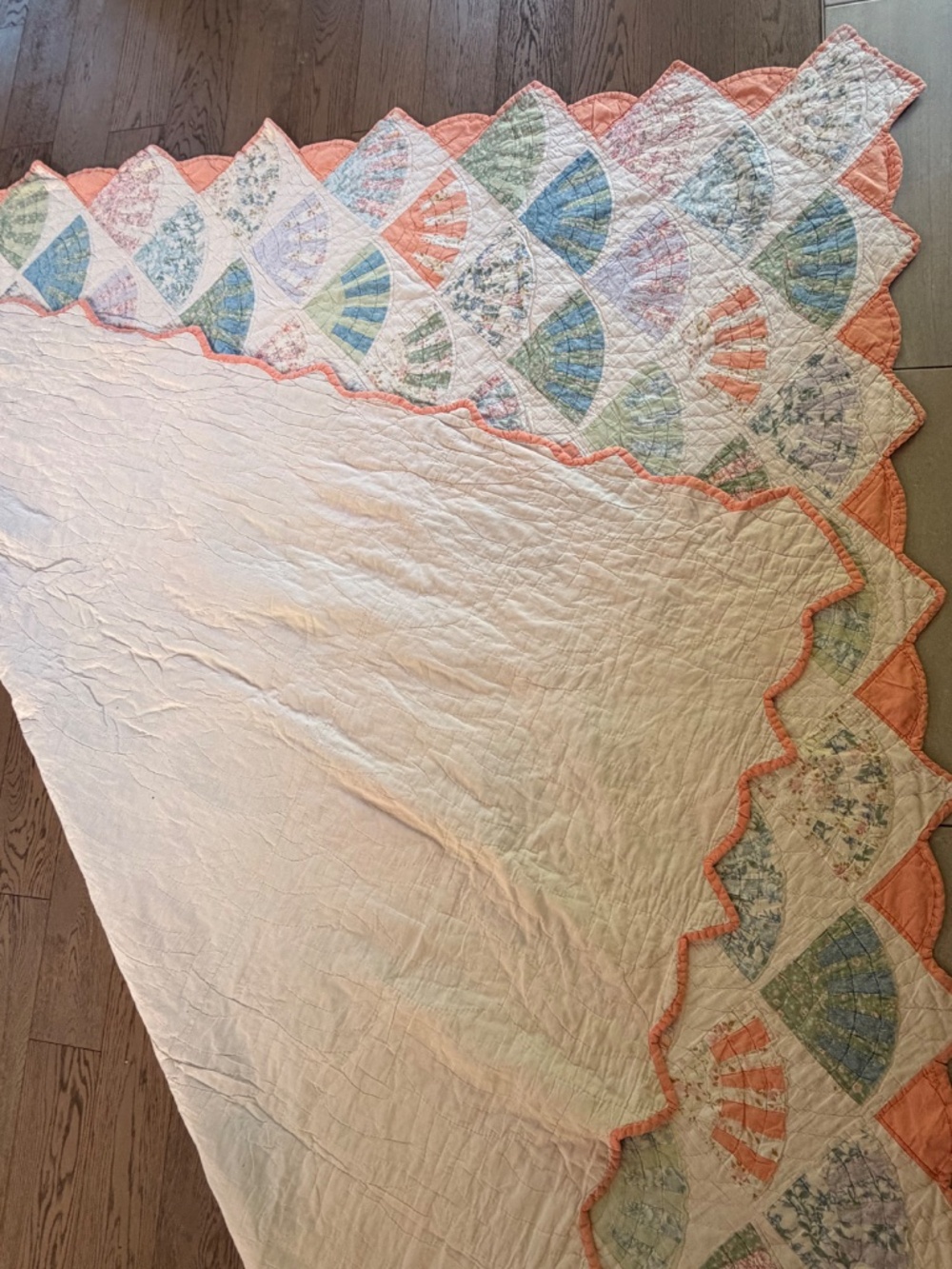Vintage Handmade Patchwork Quilt Cottagecore Floral Fan Quilt 92x83 Pastel Scall - Picture 4 of 5